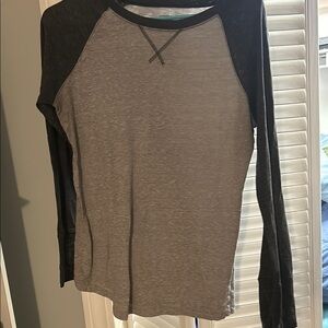 The North Face Gray Raglan Long Sleeve Sweatshirt